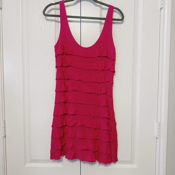 EXPRESS RUFFLE SLEEVELESS HOT PINK DRESS SIZE XS - Picture 1 of 8